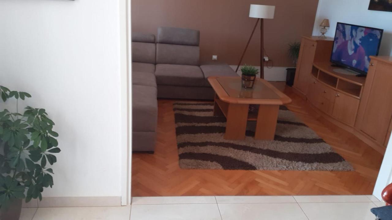 Apartment Viki Lozovac Exterior photo