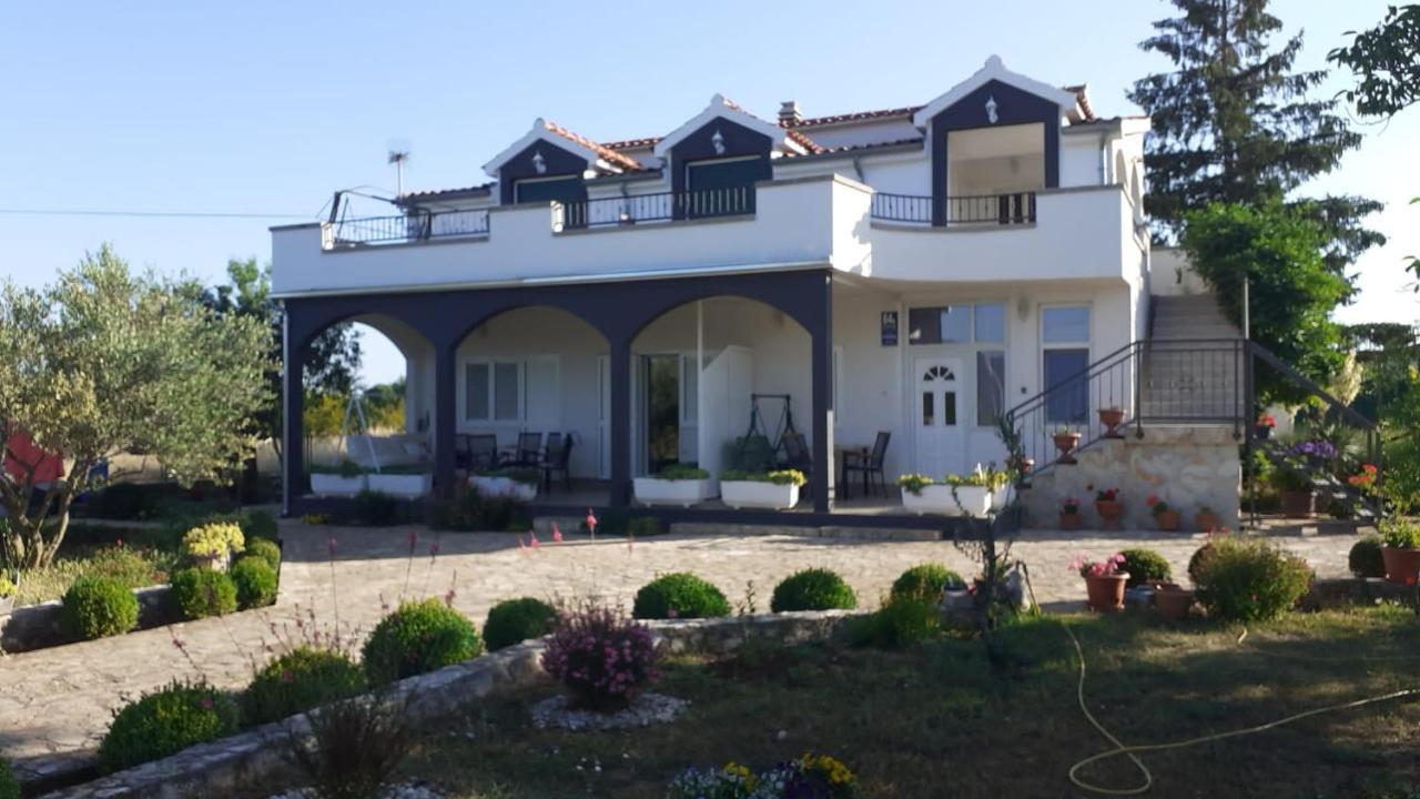 Apartment Viki Lozovac Exterior photo